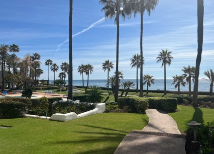 APARTAMENTO EN PLANTA BAJA TOTALMENTE REFORMADA EN ESTEPONA