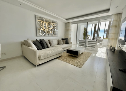 APARTAMENTO EN PLANTA BAJA TOTALMENTE REFORMADA EN ESTEPONA