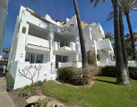 Ground Floor Apartment for sale in Alcazaba Beach, Estepona East