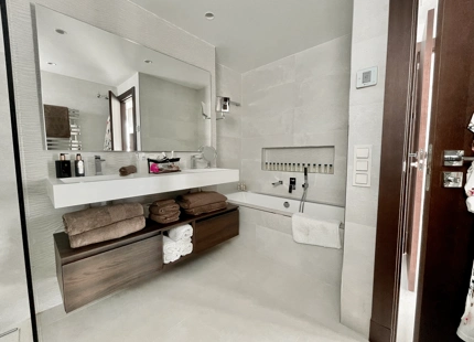 APARTAMENTO EN PLANTA BAJA TOTALMENTE REFORMADA EN ESTEPONA