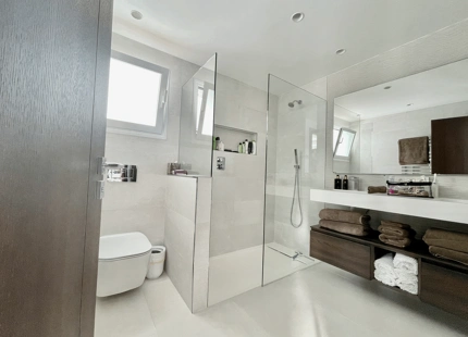 APARTAMENTO EN PLANTA BAJA TOTALMENTE REFORMADA EN ESTEPONA