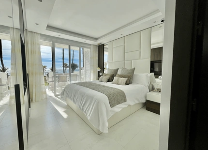 APARTAMENTO EN PLANTA BAJA TOTALMENTE REFORMADA EN ESTEPONA