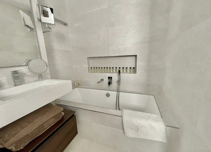 APARTAMENTO EN PLANTA BAJA TOTALMENTE REFORMADA EN ESTEPONA