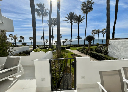 APARTAMENTO EN PLANTA BAJA TOTALMENTE REFORMADA EN ESTEPONA