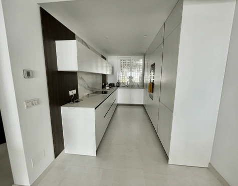 Ground Floor Apartment for sale in Alcazaba Beach, Estepona East