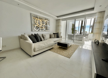 APARTAMENTO EN PLANTA BAJA TOTALMENTE REFORMADA EN ESTEPONA