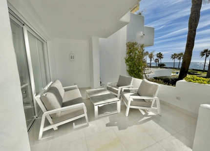 APARTAMENTO EN PLANTA BAJA TOTALMENTE REFORMADA EN ESTEPONA