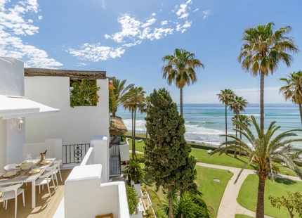 APARTAMENTO EN PRIMERA LINEA DE PLAYA EN VENTA EN ESTEPONA