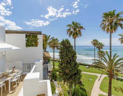 Penthouse for sale in Alcazaba Beach, Estepona East