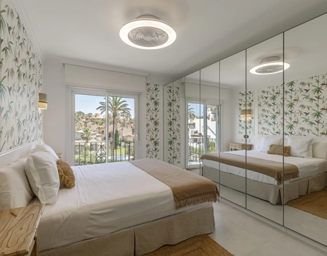 Penthouse for sale in Alcazaba Beach, Estepona East