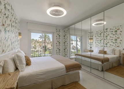 APARTAMENTO EN PRIMERA LINEA DE PLAYA EN VENTA EN ESTEPONA