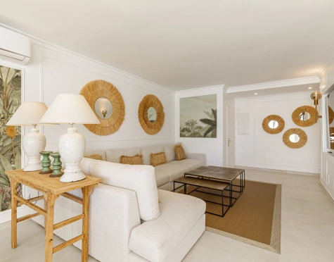 Penthouse for sale in Alcazaba Beach, Estepona East