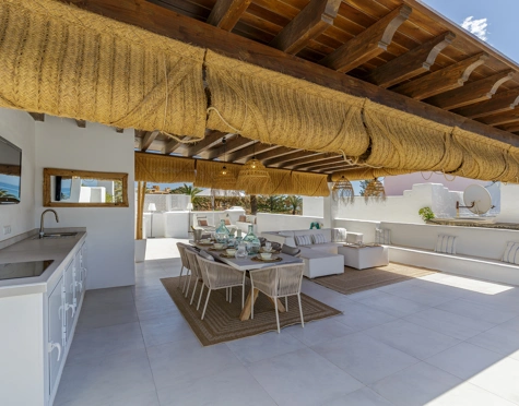 Penthouse for sale in Alcazaba Beach, Estepona East