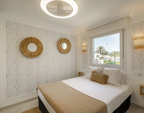 Penthouse for sale in Alcazaba Beach, Estepona East