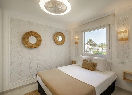 APARTAMENTO EN PRIMERA LINEA DE PLAYA EN VENTA EN ESTEPONA