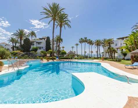Penthouse for sale in Alcazaba Beach, Estepona East