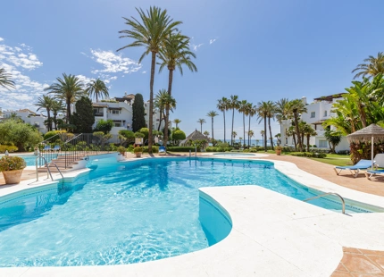 APARTAMENTO EN PRIMERA LINEA DE PLAYA EN VENTA EN ESTEPONA