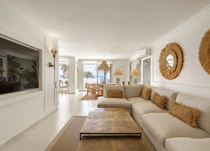 APARTAMENTO EN PRIMERA LINEA DE PLAYA EN VENTA EN ESTEPONA