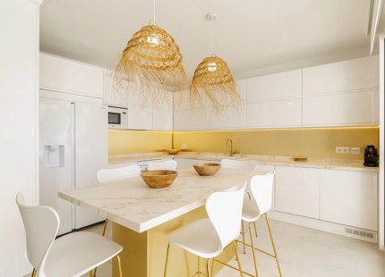 APARTAMENTO EN PRIMERA LINEA DE PLAYA EN VENTA EN ESTEPONA