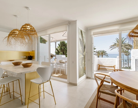 Penthouse for sale in Alcazaba Beach, Estepona East