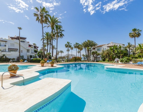 Penthouse for sale in Alcazaba Beach, Estepona East