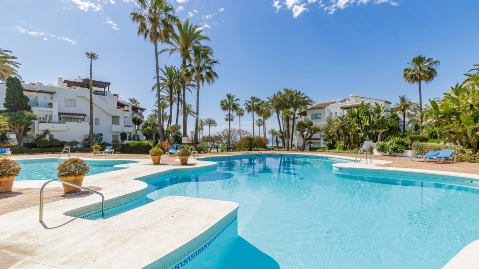 Ático en venta en Alcazaba Beach, Estepona Este