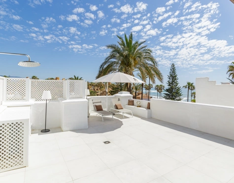 Penthouse for sale in Alcazaba Beach, Estepona East
