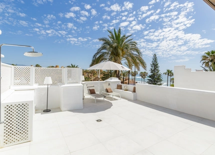 APARTAMENTO EN PRIMERA LINEA DE PLAYA EN VENTA EN ESTEPONA
