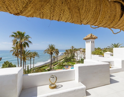 Penthouse for sale in Alcazaba Beach, Estepona East