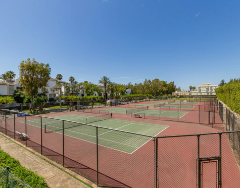 Penthouse for sale in Alcazaba Beach, Estepona East