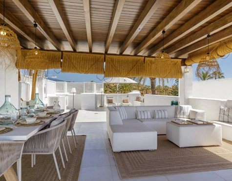 Penthouse for sale in Alcazaba Beach, Estepona East