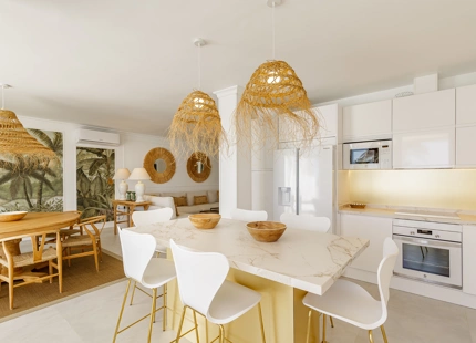 APARTAMENTO EN PRIMERA LINEA DE PLAYA EN VENTA EN ESTEPONA