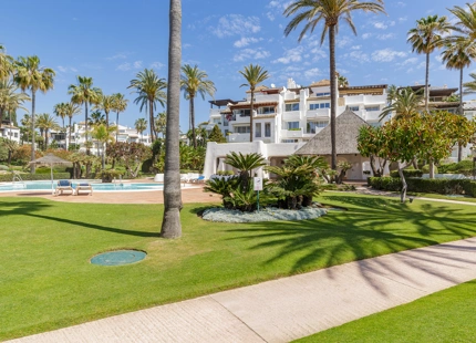 APARTAMENTO EN PRIMERA LINEA DE PLAYA EN VENTA EN ESTEPONA