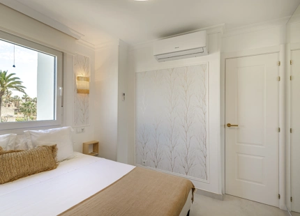 APARTAMENTO EN PRIMERA LINEA DE PLAYA EN VENTA EN ESTEPONA