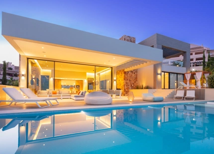LUXURY VILLA FOR SALE IN NUEVA ANDALUCIA 