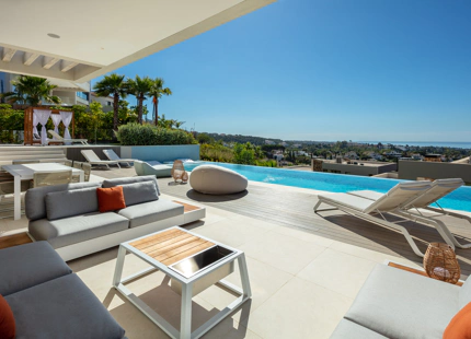 LUXURY VILLA FOR SALE IN NUEVA ANDALUCIA 