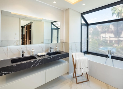 LUXURY VILLA FOR SALE IN NUEVA ANDALUCIA 