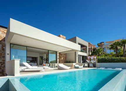 LUXURY VILLA FOR SALE IN NUEVA ANDALUCIA 
