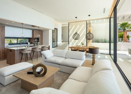 LUXURY VILLA FOR SALE IN NUEVA ANDALUCIA 