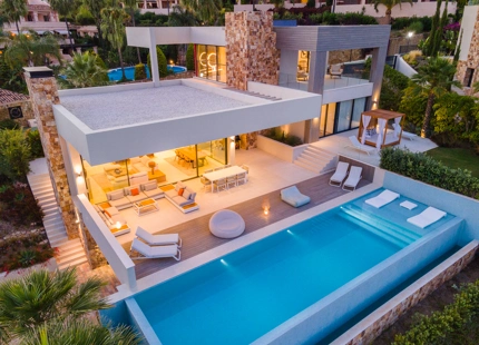 LUXURY VILLA FOR SALE IN NUEVA ANDALUCIA 