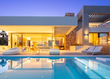 LUXURY VILLA FOR SALE IN NUEVA ANDALUCIA 