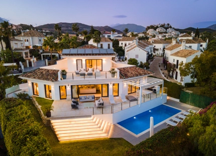PRECIOSA VILLA MODERNA EN VENTA EN NUEVA ANDALUCIA