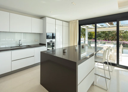 PRECIOSA VILLA MODERNA EN VENTA EN NUEVA ANDALUCIA