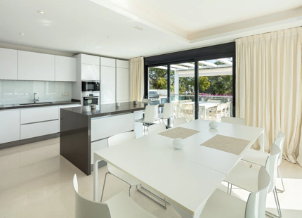 PRECIOSA VILLA MODERNA EN VENTA EN NUEVA ANDALUCIA