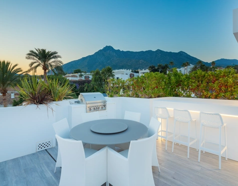 Villa for sale in Nagüeles, Marbella Golden Mile