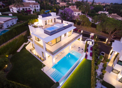 VILLA MODERNA DE LUJO EN VENTA EN NAGÜELES