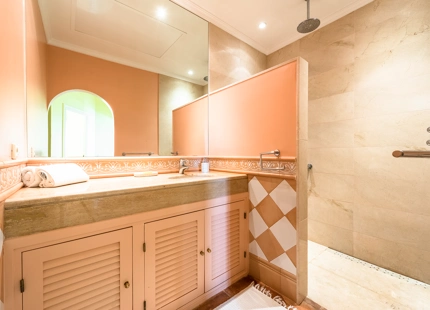 VILLA FANTÁSTICA EN VENTA EN BENAHAVIS