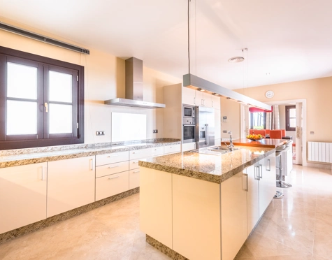 Villa for sale in Monte Mayor, Benahavis
