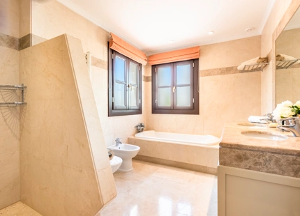 VILLA FANTÁSTICA EN VENTA EN BENAHAVIS