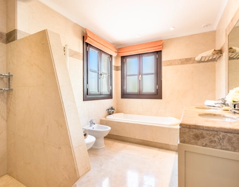 Villa for sale in Monte Mayor, Benahavis